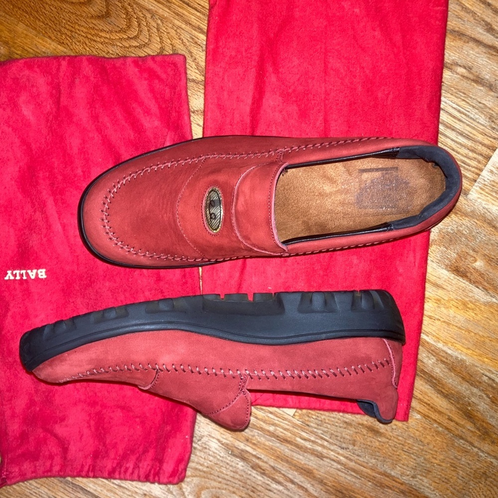 Bally Red Suede Driving Moccasins Reef' 02 Grip Sole 9.5 Like New VTG - Picture 3 of 9